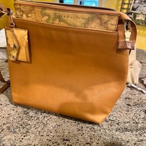 Alviero Martini, 1st Classe crossbody